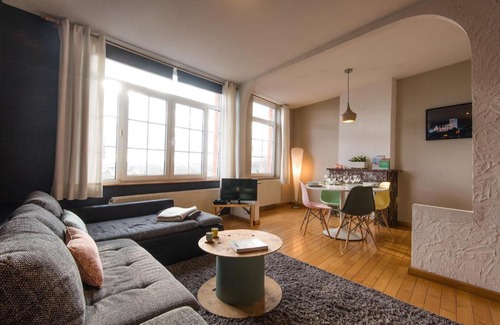 Saint-Laurent Apartment | La petite Naimette
