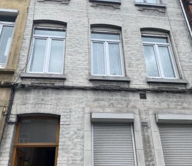 Lille-Moulins Apartment | La petite place de la Porte d'Arras