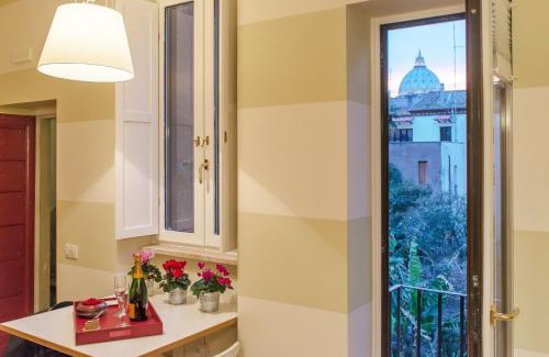 Rione XIV Borgo Apartment | La Porta Rossa di Borgo - Vatican Luxury Suite