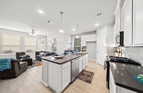 La Porte House | La Porte beach home spacious 3 bedrooms3 bathrooms ,few steps from sylvan beach