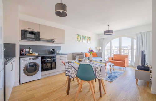Euromed - La Joliette Apartment | La Porte Bleue - Charmant appt