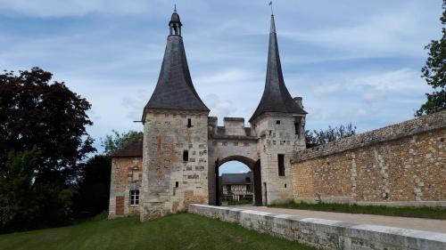 Le Bec-Hellouin House | La Porterie face à l'abbaye