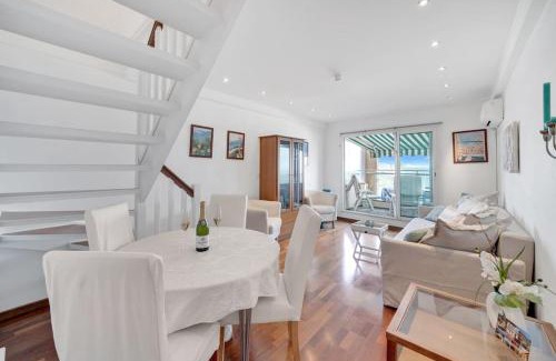La Californie Apartment | La Prom - a two bedroom apartment with a sea view
