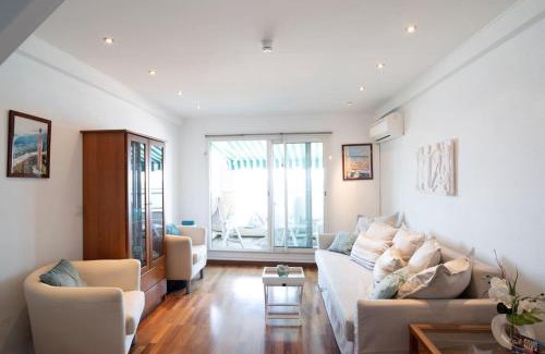 La Californie Apartment | La Prom - a two bedroom apartment with a sea view