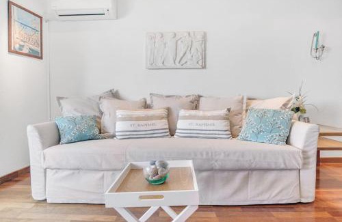 La Californie Apartment | La Prom - a two bedroom apartment with a sea view