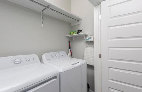 Mission Apartment | La Querencia on Zinnia w Fast Wifi & Workspace