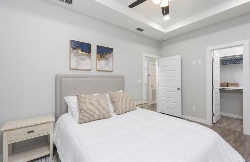 Mission Apartment | La Querencia on Zinnia w Fast Wifi & Workspace