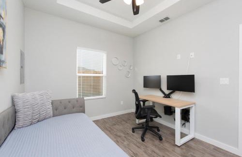 Mission Apartment | La Querencia on Zinnia w Fast Wifi & Workspace