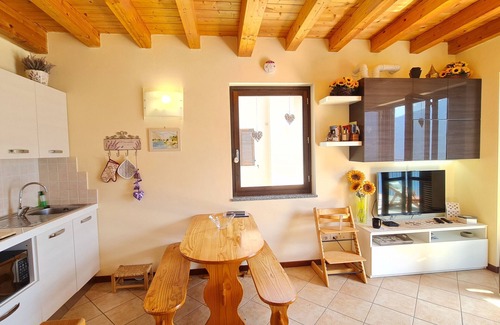 Pieve Apartment | La Quiete 34 Balcony swimming pool lake view