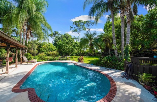 Lake Worth Apartment | La Quiete Cove for One