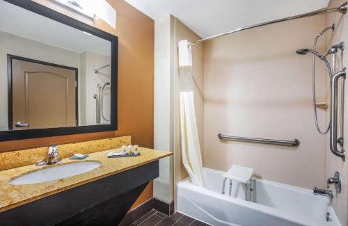 Beeville Hotel | La Quinta by Wyndham Beeville