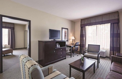 Euless Hotel | La Quinta by Wyndham DFW Airport West - Euless