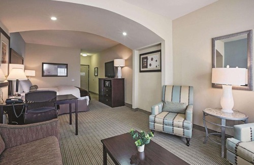 Euless Hotel | La Quinta by Wyndham DFW Airport West - Euless