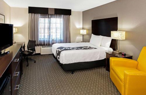 Delafield Hotel | La Quinta by Wyndham Milwaukee Delafield