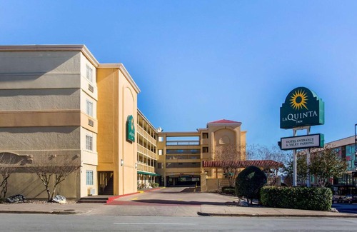 Capitol District Hotel | La Quinta Inn by Wyndham Austin Capitol/Downtown