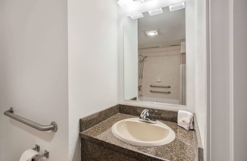 Paine Field-Lake Stickney Hotel | La Quinta Inn by Wyndham Everett