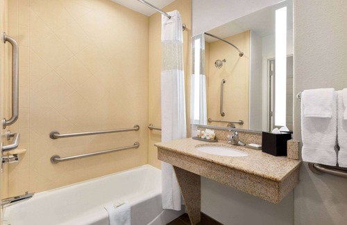 Port Arthur Hotel | La Quinta Inn & Suites by Wyndham Port Arthur