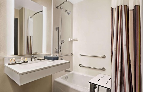 San Bernardino Hotel | La Quinta Inn & Suites by Wyndham San Bernardino