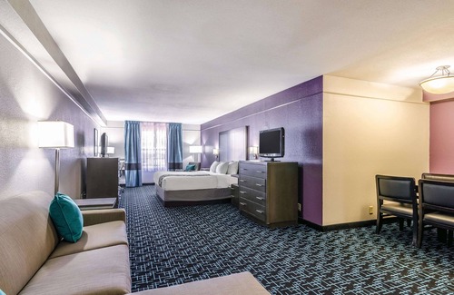 Waldron Hotel | La Quinta Inn & Suites by Wyndham Kansas City Airport