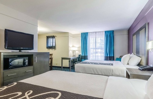 Waldron Hotel | La Quinta Inn & Suites by Wyndham Kansas City Airport