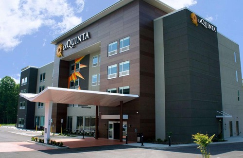 Manchester Hotel | La Quinta Inn & Suites by Wyndham Manchester - Arnold AFB