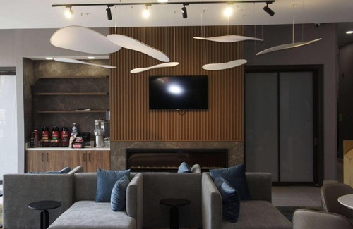 Manchester Hotel | La Quinta Inn & Suites by Wyndham Manchester - Arnold AFB