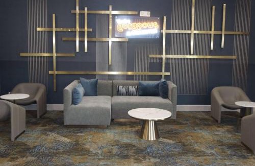 Manchester Hotel | La Quinta Inn & Suites by Wyndham Manchester - Arnold AFB