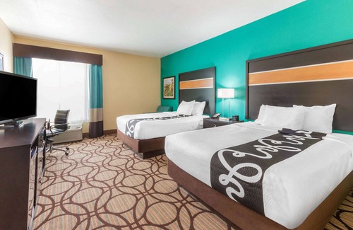 Carlsbad Hotel | La Quinta Inn & Suites by Wyndham Carlsbad