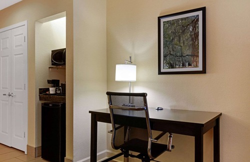 Florence Hotel | La Quinta Inn & Suites by Wyndham Florence