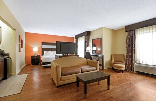 Florence Hotel | La Quinta Inn & Suites by Wyndham Florence