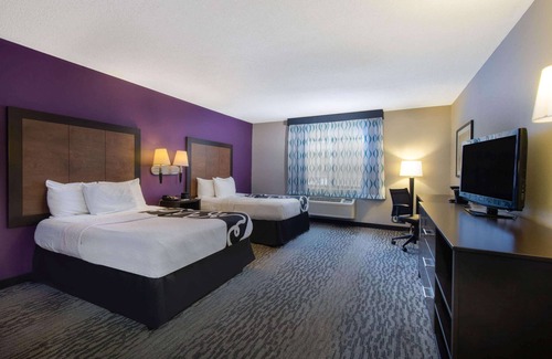 Erie Hotel | La Quinta Inn & Suites by Wyndham Erie