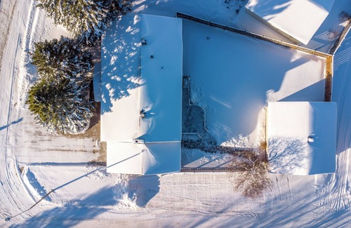 Cochrane House | La Résidence - Heated Garage, Executive Home