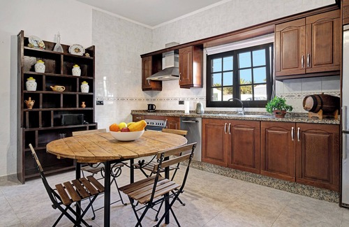 Soo House | "La Ratona" with Sea View, Garden & Wi-Fi