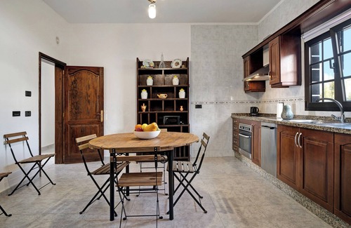 Soo House | "La Ratona" with Sea View, Garden & Wi-Fi
