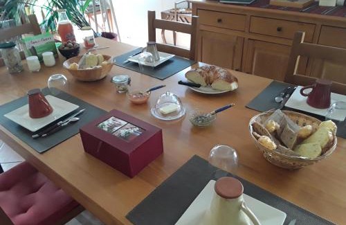 Saint-Bonnet-de-Chirac Bed & Breakfast | La Reine des prés Chambres d'Hôtes