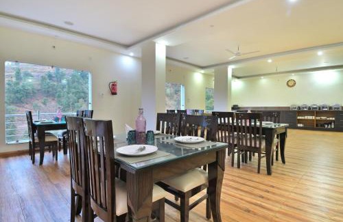 Tehri Hotel | LA Riqueza Dhanolti View # Mountain View Rooms # Parking # Lift # Near to Eco Park & Surkanda Devi Temple
