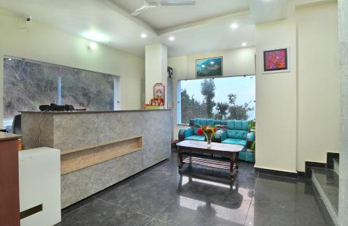Tehri Hotel | LA Riqueza Dhanolti View # Mountain View Rooms # Parking # Lift # Near to Eco Park & Surkanda Devi Temple