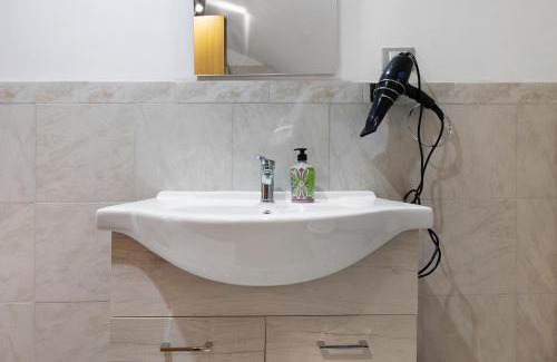 Rovereto Apartment | La Rocca Camere con bagno