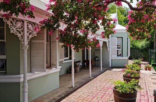 Drakenstein House | La Rochelle