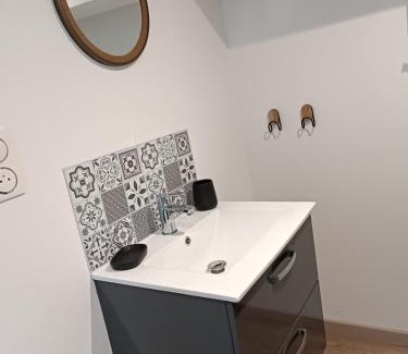 Les Clouzeaux Apartment | La Rochette - Appartement