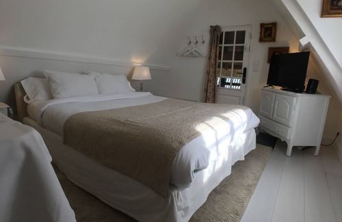 Berville-sur-Mer Bed & Breakfast | La Romance, charming bed and breakfast with breakfast