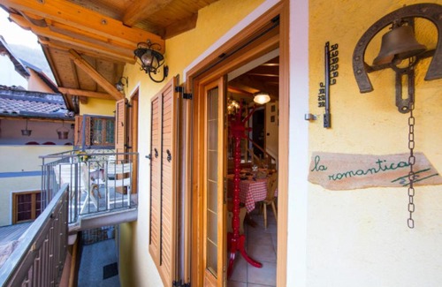 Brusimpiano Apartment | La Romantica