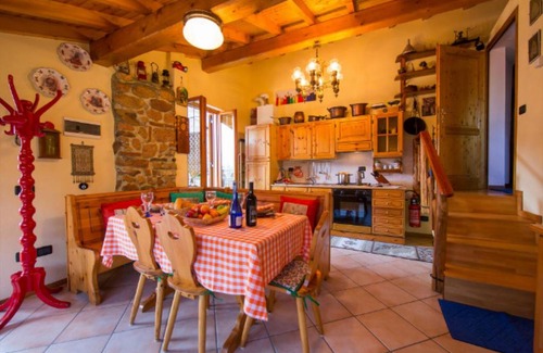 Brusimpiano Apartment | La Romantica