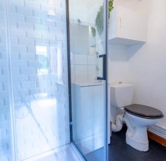 Bourbonne-les-Bains Apartment | La Rosée - Studio Campagne à 50m des Thermes - Vue jardin, Wifi, Smart TV