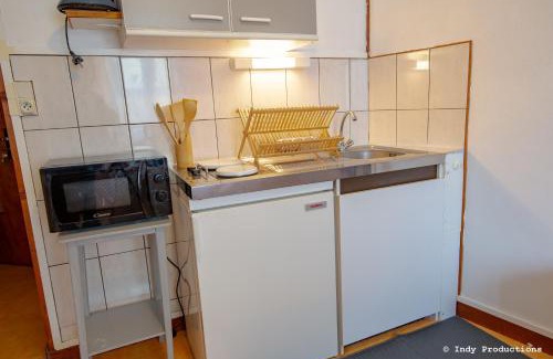 Bourbonne-les-Bains Apartment | La Rosée - Studio Zen à 50m des Thermes - Vue Casino, SDD hydromassante, Smart TV