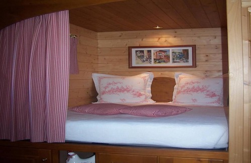 Le Temple-sur-Lot Bed & Breakfast | La Roulotte de la Vallée du Lot