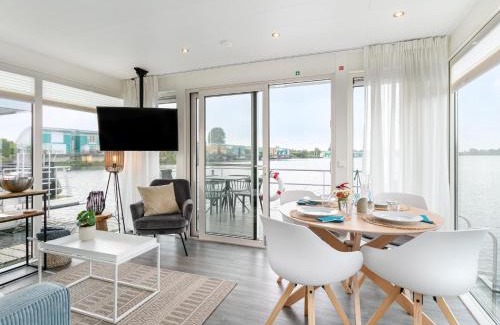 Maasbommel House | La Serafat