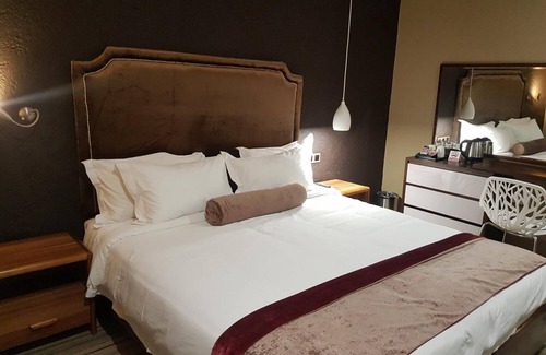 Francistown House | La Signature Guest House