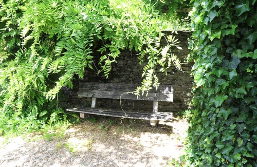 Molamboz House | La Souris Verte family gite and its wooded grounds. Peace and quiet guaranteed!