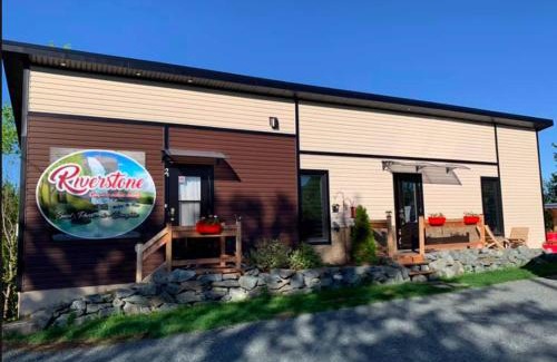 Saint-Pierre-de-Broughton Apartment | La Spacieuse Riverstone CITQ3O1849